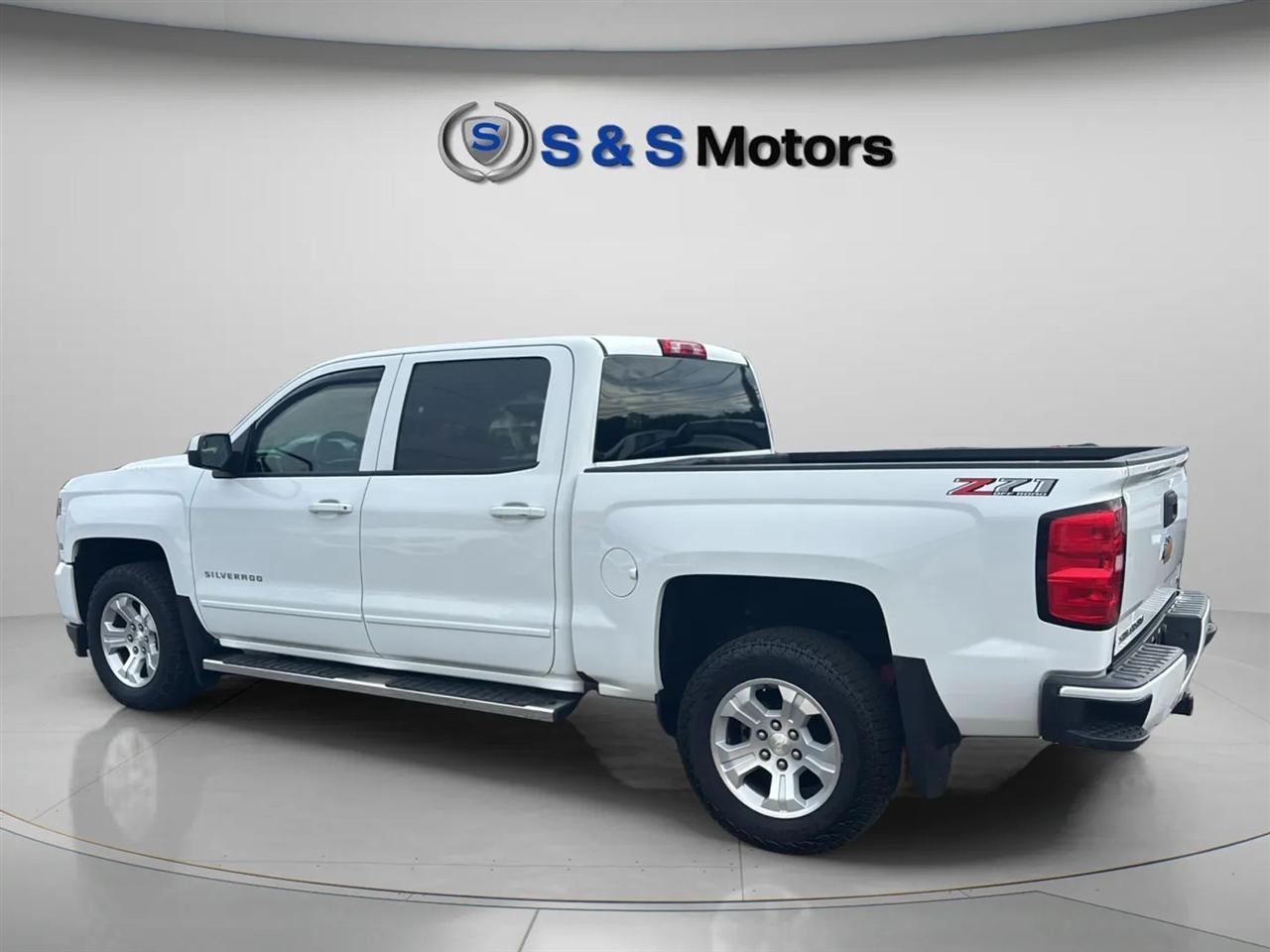 Chevrolet Silverado 1500 4WD Crew Cab 143.5" LT w/2LT 2018