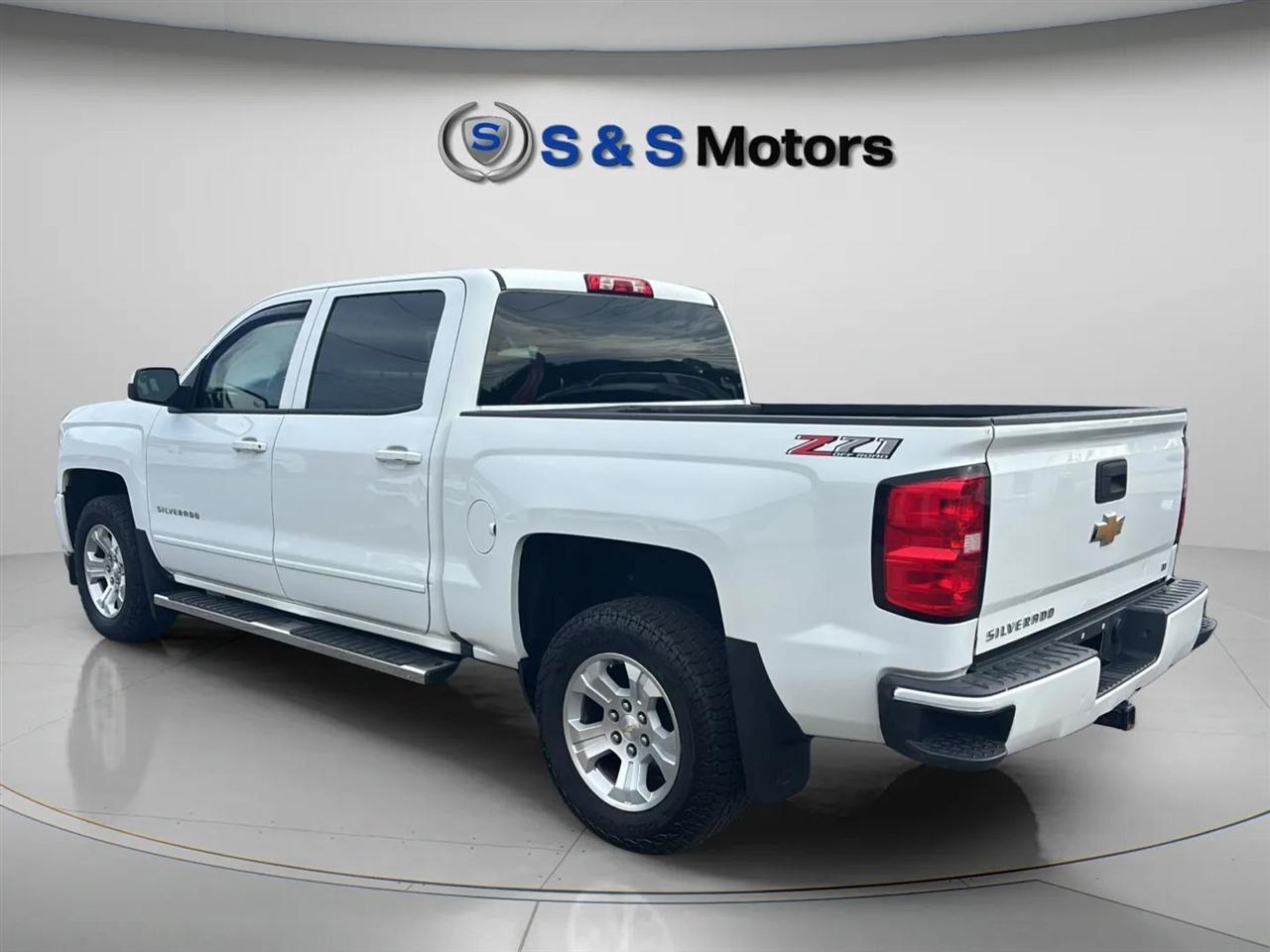 Chevrolet Silverado 1500 4WD Crew Cab 143.5" LT w/2LT 2018
