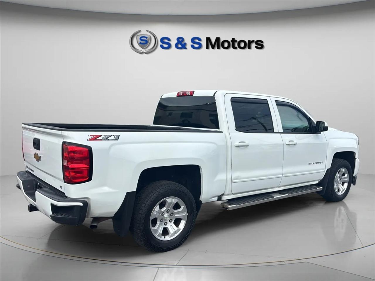 Chevrolet Silverado 1500 4WD Crew Cab 143.5" LT w/2LT 2018