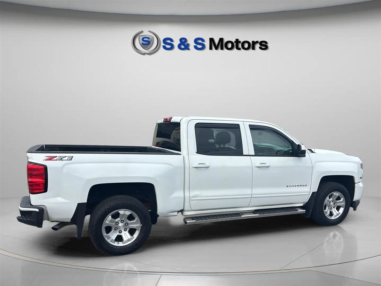 Chevrolet Silverado 1500 4WD Crew Cab 143.5" LT w/2LT 2018