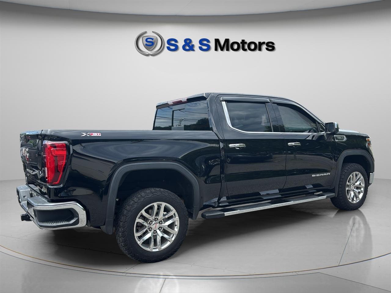 GMC Sierra 1500 4WD Crew Cab 147" SLT 2019
