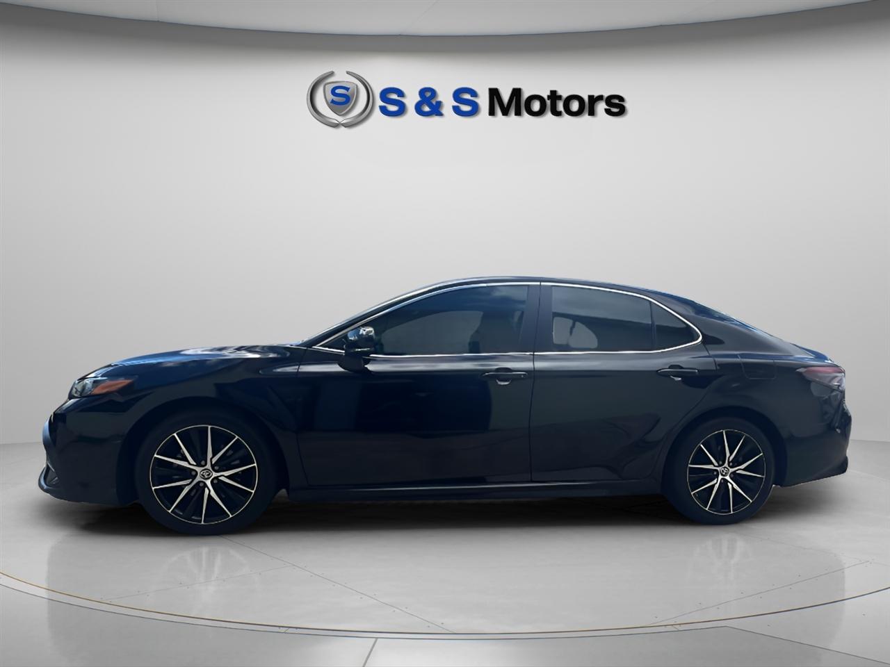 Toyota Camry SE Auto (Natl) 2022