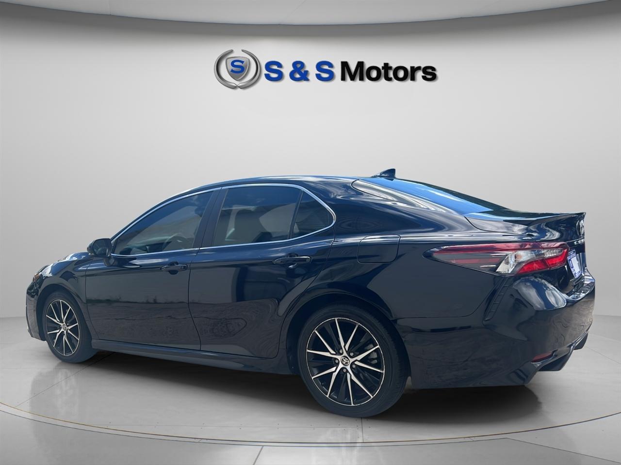 Toyota Camry SE Auto (Natl) 2022