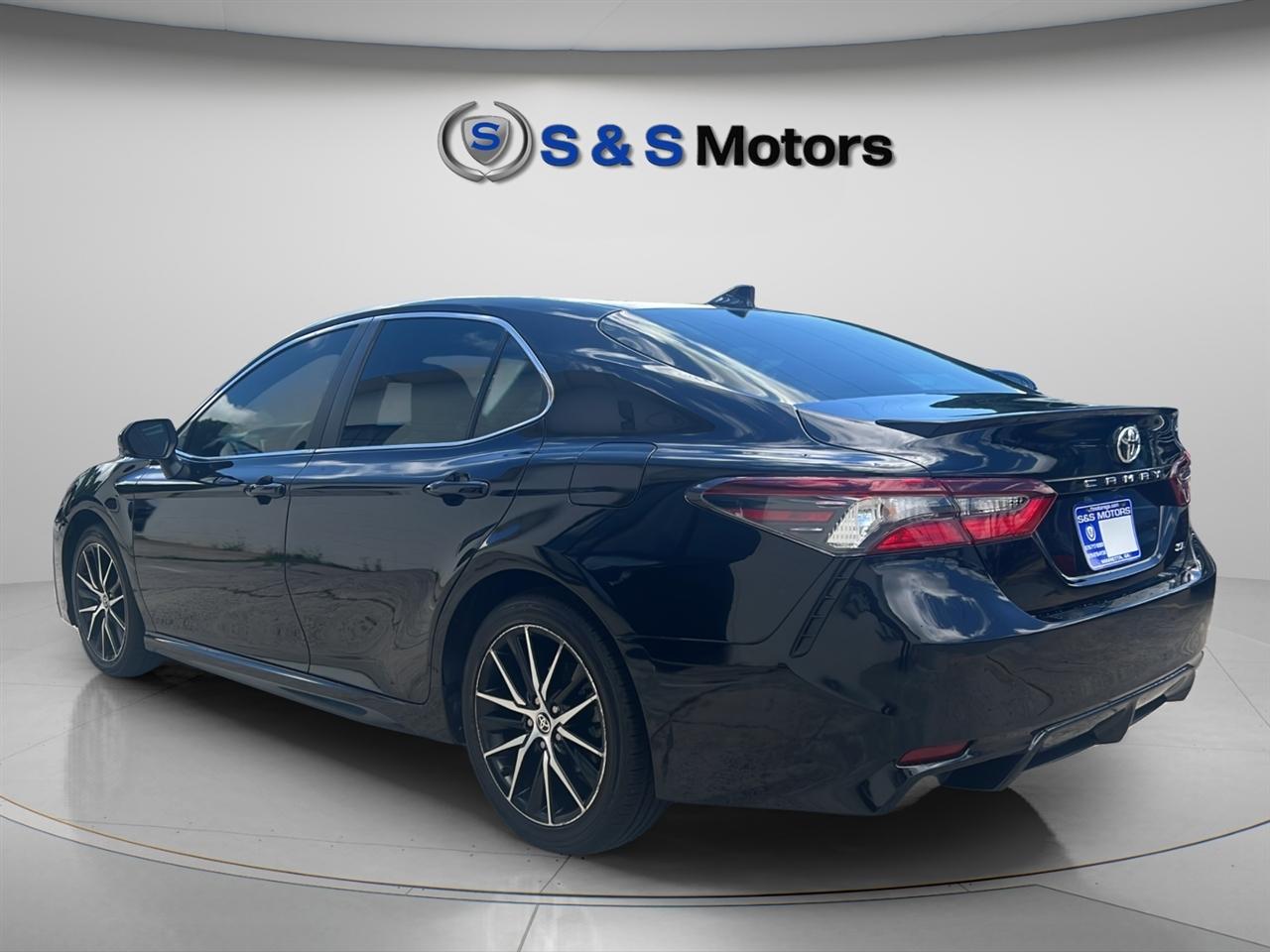 Toyota Camry SE Auto (Natl) 2022