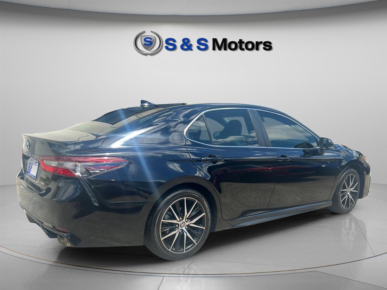 Toyota Camry SE Auto (Natl) 2022