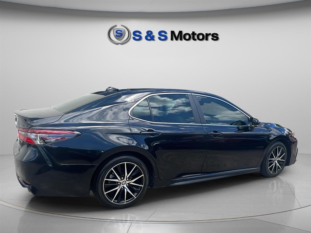 Toyota Camry SE Auto (Natl) 2022