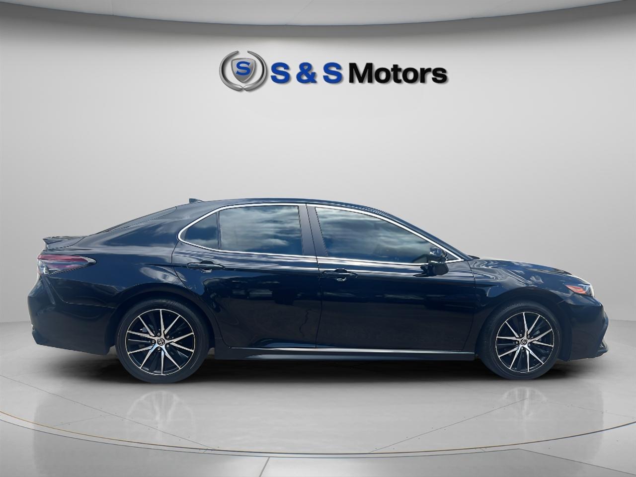 Toyota Camry SE Auto (Natl) 2022