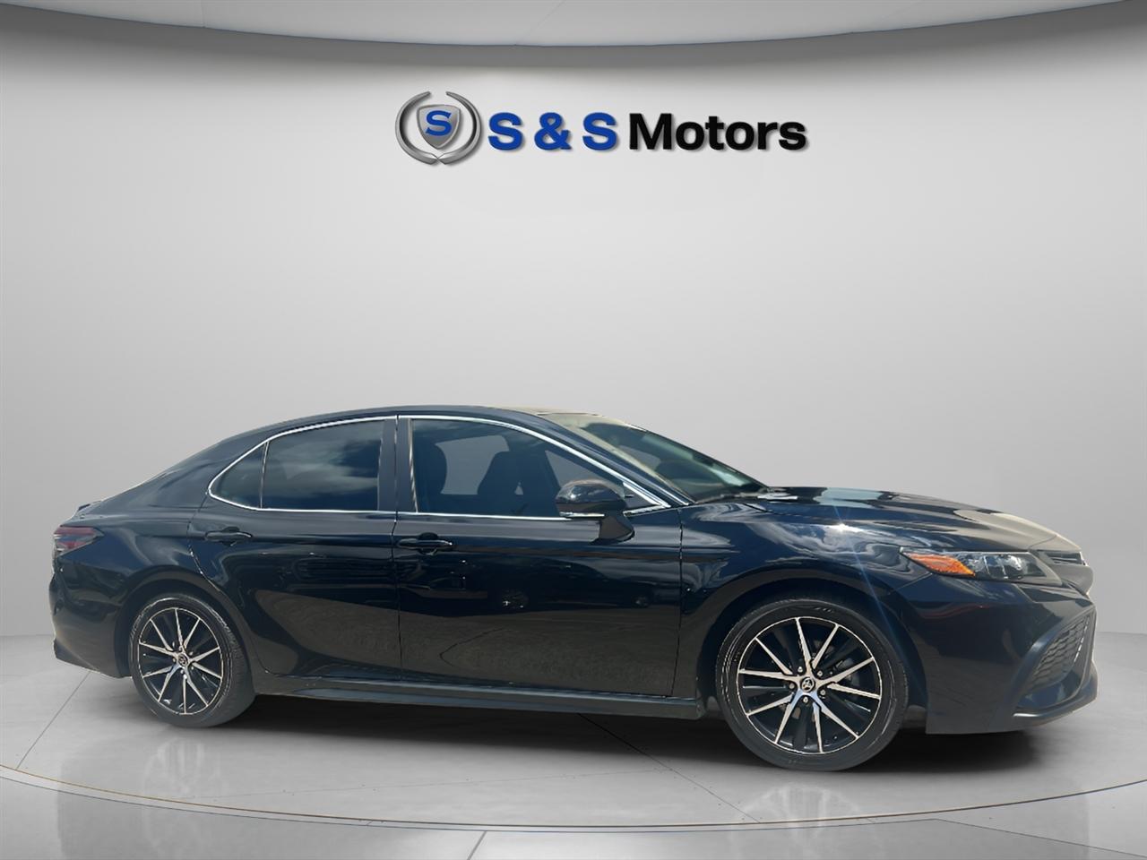 Toyota Camry SE Auto (Natl) 2022