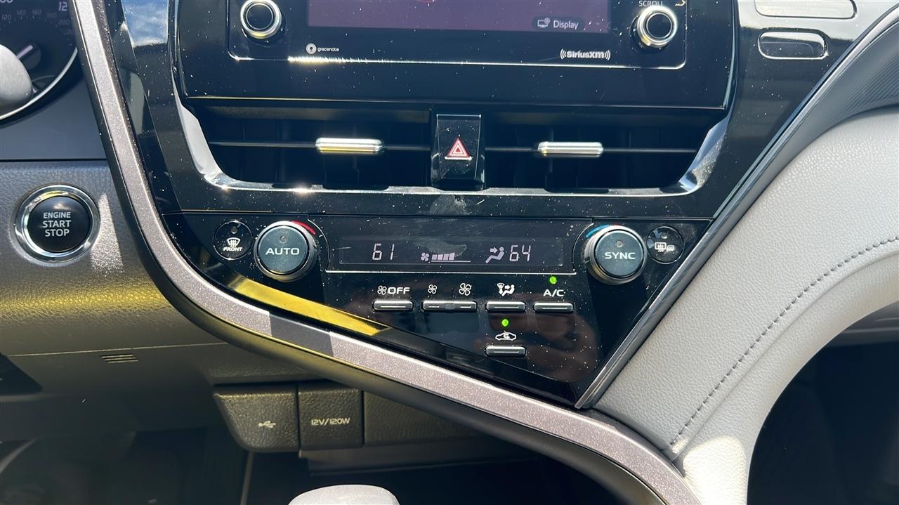 Toyota Camry SE Auto (Natl) 2022