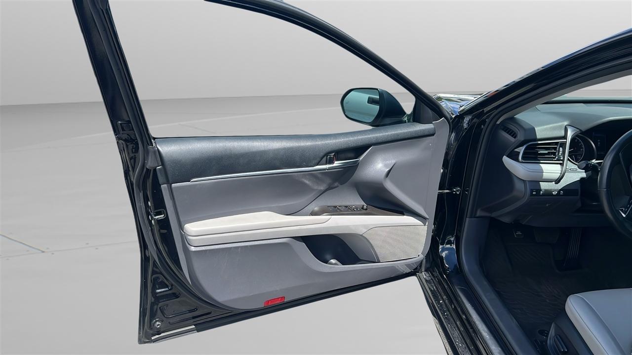 Toyota Camry SE Auto (Natl) 2022