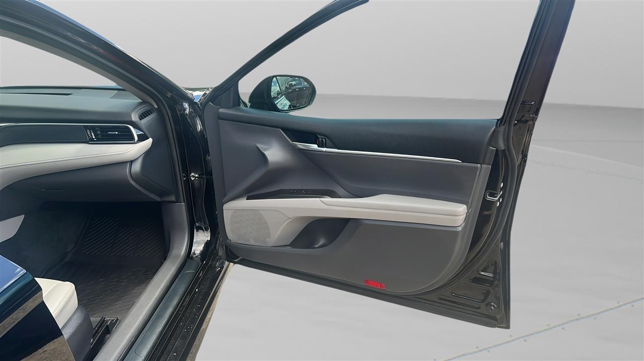 Toyota Camry SE Auto (Natl) 2022