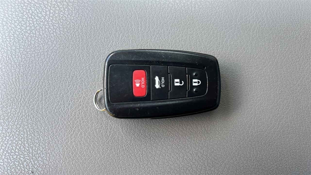 Toyota Camry SE Auto (Natl) 2022