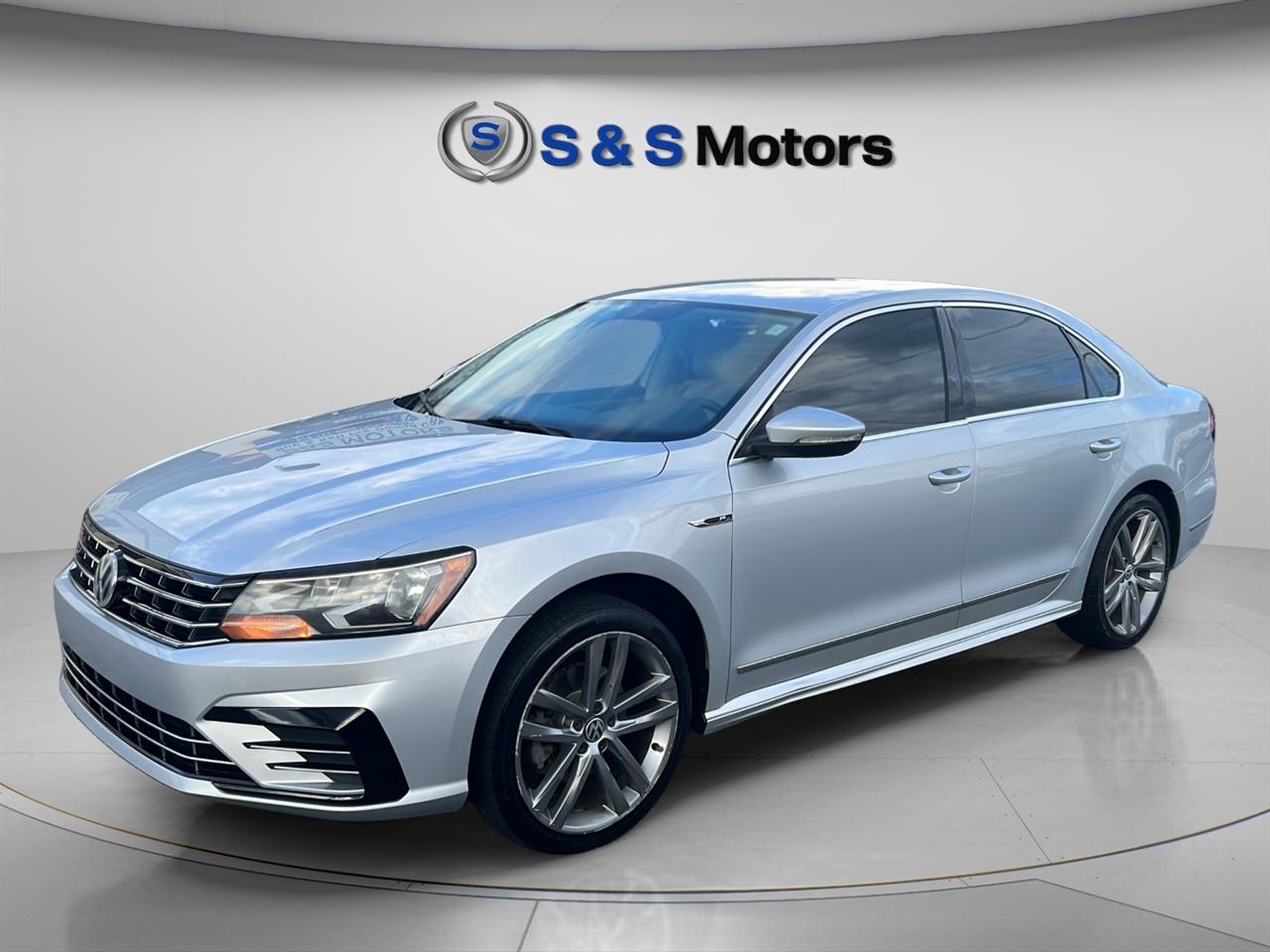 Volkswagen Passat R-Line w/Comfort Pkg Auto 2017