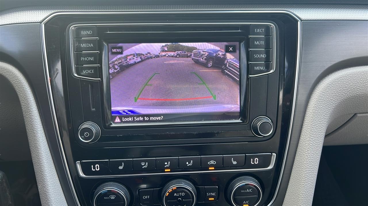 Volkswagen Passat R-Line w/Comfort Pkg Auto 2017