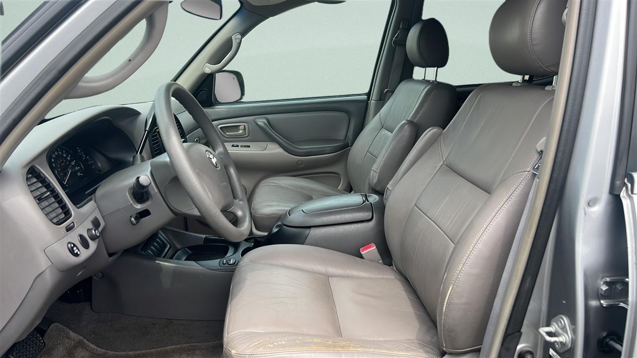 Toyota Sequoia 4dr SR5 (Natl) 2005