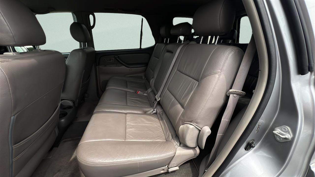 Toyota Sequoia 4dr SR5 (Natl) 2005