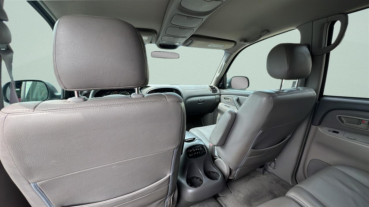 Toyota Sequoia 4dr SR5 (Natl) 2005