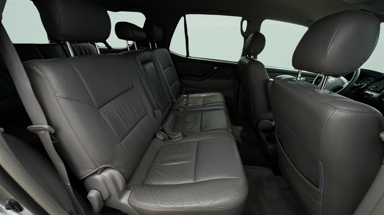 Toyota Sequoia 4dr SR5 (Natl) 2005