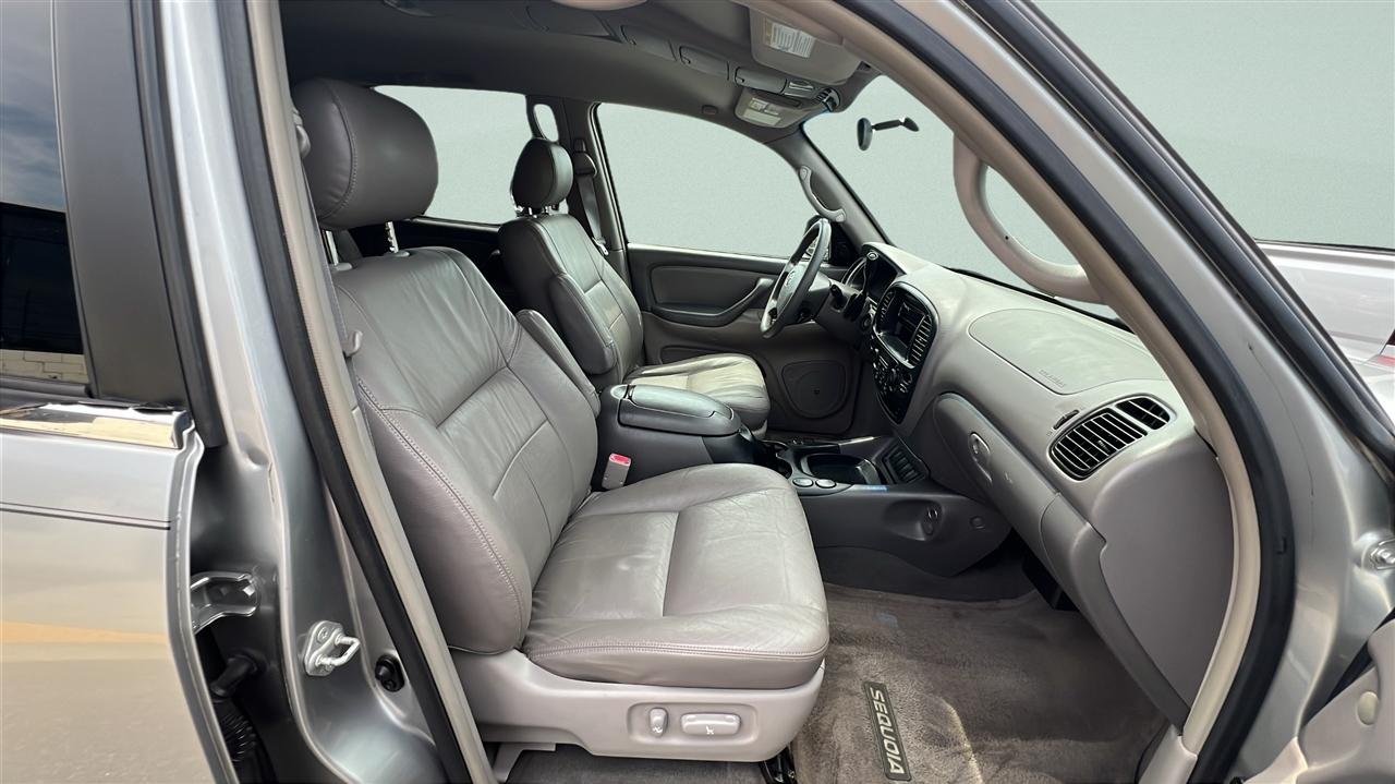 Toyota Sequoia 4dr SR5 (Natl) 2005