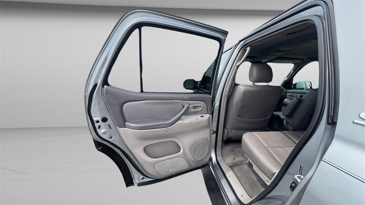 Toyota Sequoia 4dr SR5 (Natl) 2005