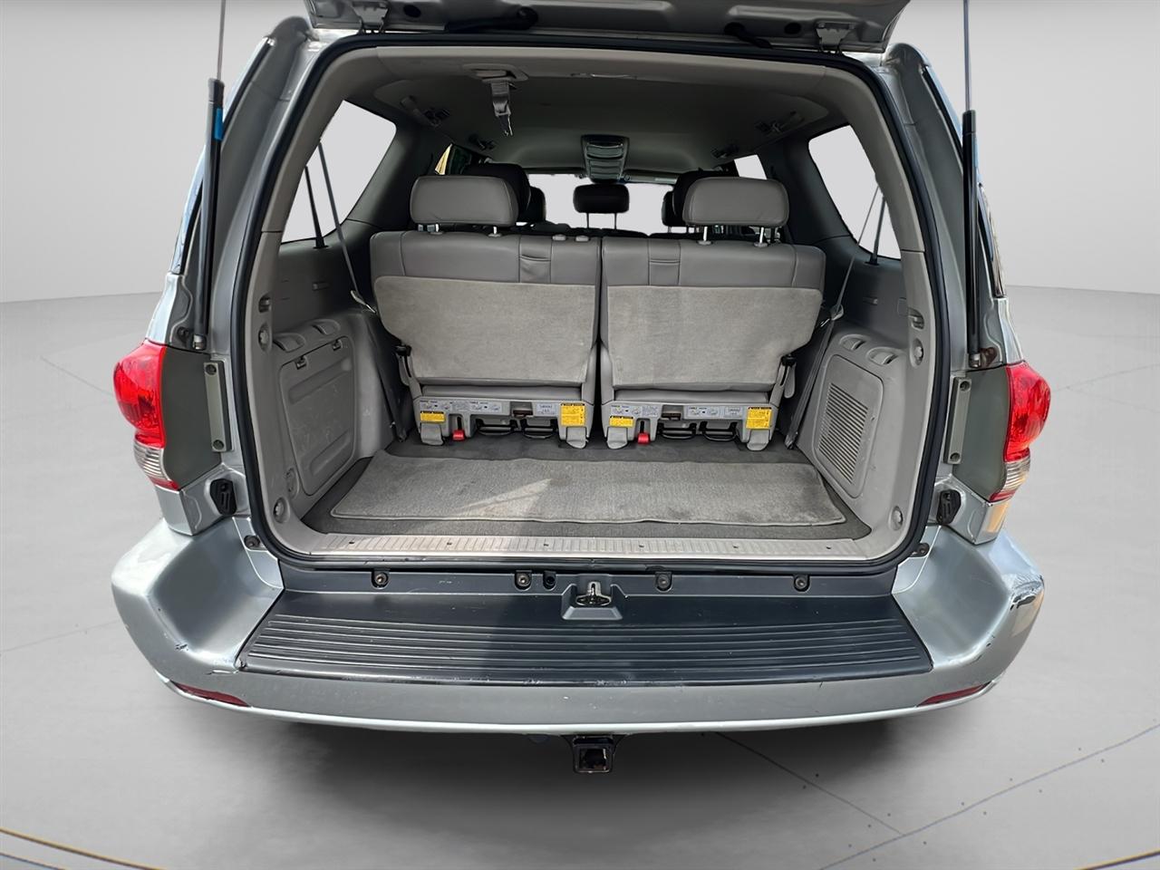 Toyota Sequoia 4dr SR5 (Natl) 2005