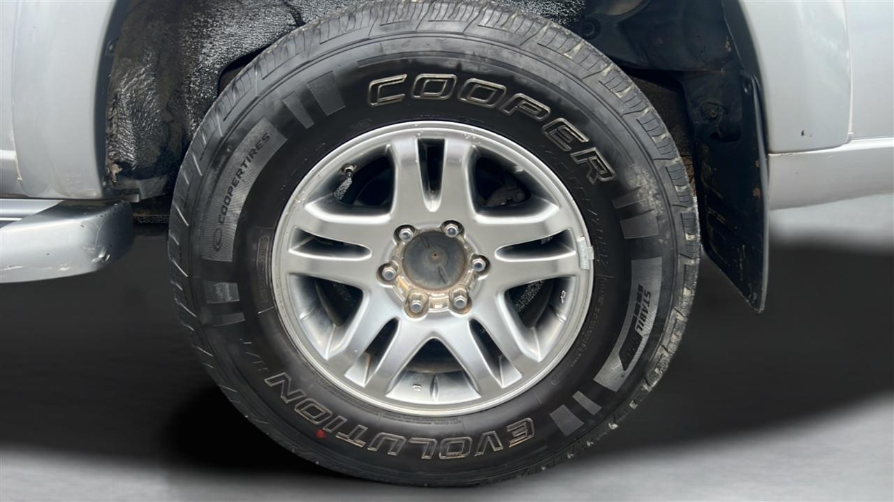 Toyota Sequoia 4dr SR5 (Natl) 2005