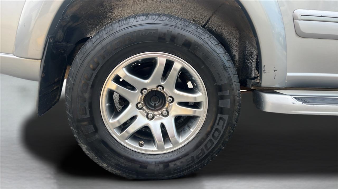 Toyota Sequoia 4dr SR5 (Natl) 2005