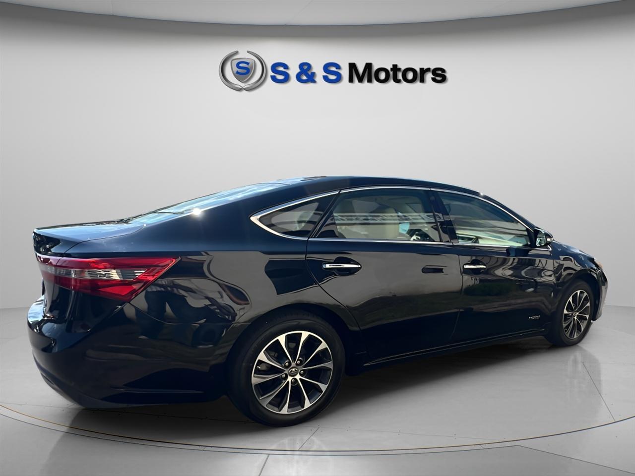 Toyota Avalon Hybrid 4dr Sdn XLE Premium (Natl) 2016