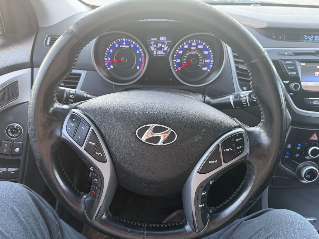 Hyundai Elantra SE 6AT 2015