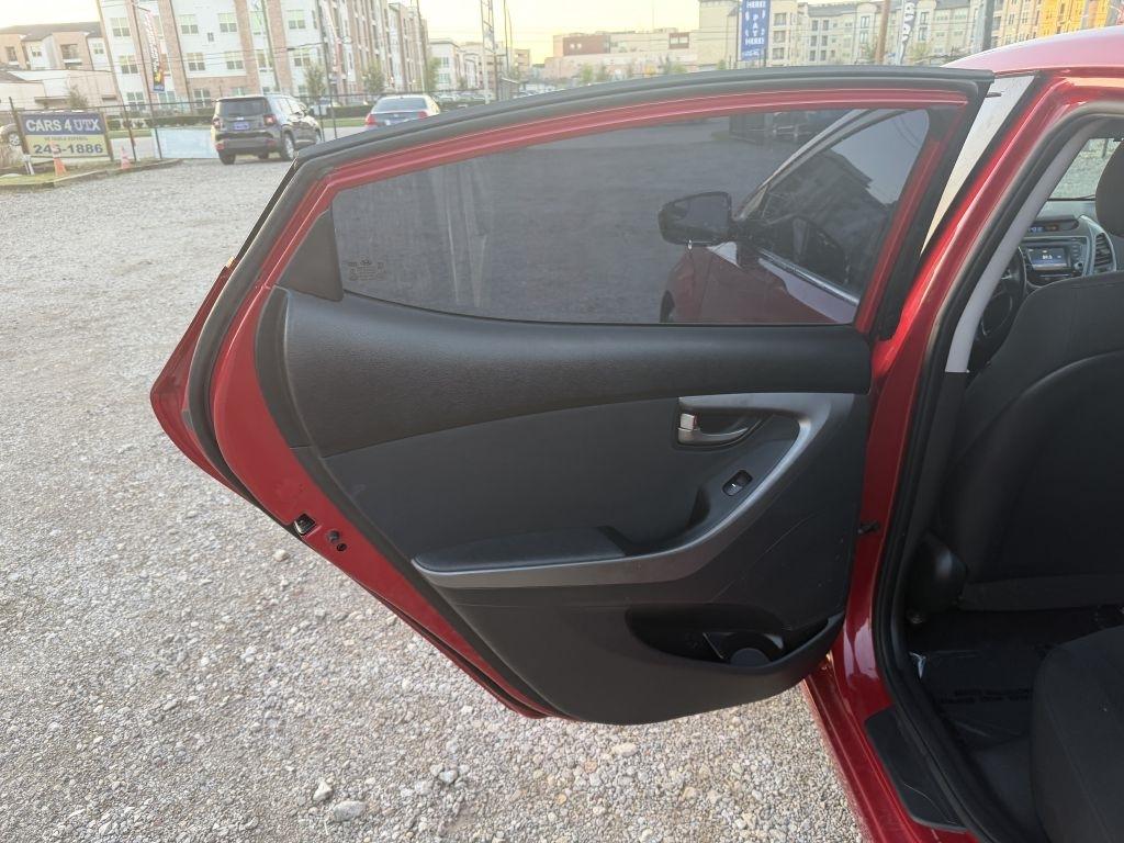 Hyundai Elantra SE 6AT 2015