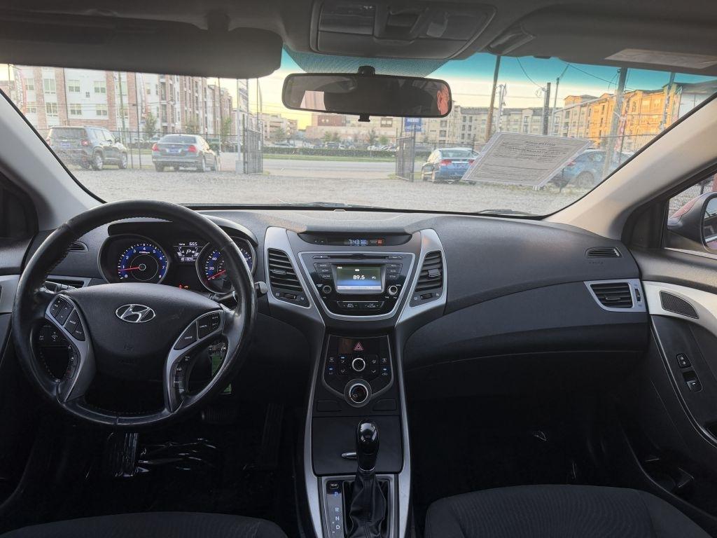 Hyundai Elantra SE 6AT 2015