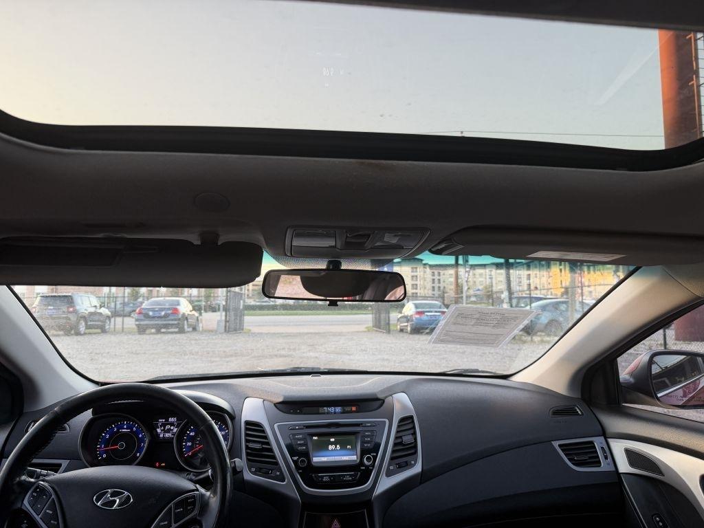 Hyundai Elantra SE 6AT 2015