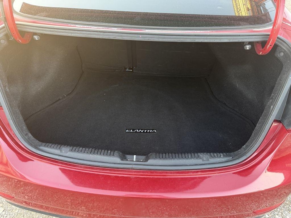 Hyundai Elantra SE 6AT 2015