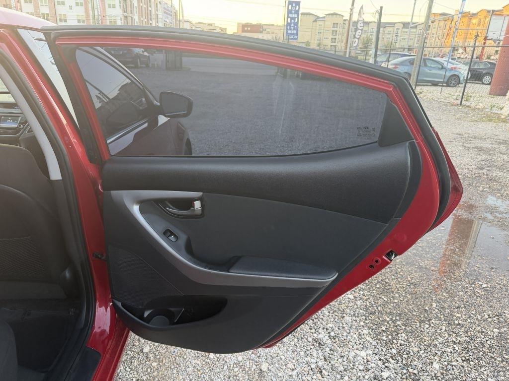 Hyundai Elantra SE 6AT 2015