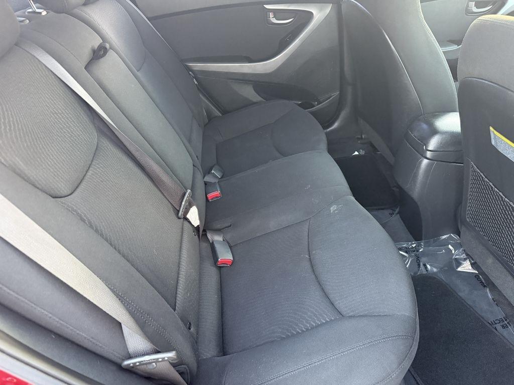 Hyundai Elantra SE 6AT 2015