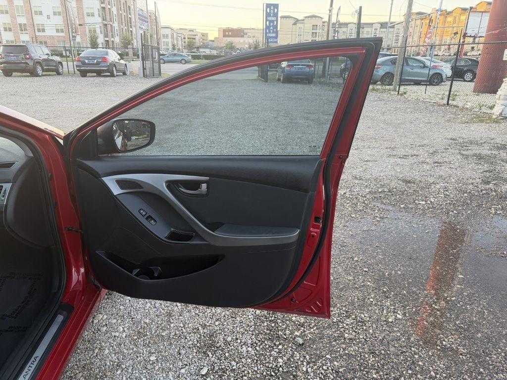 Hyundai Elantra SE 6AT 2015