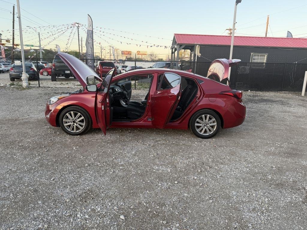 Hyundai Elantra SE 6AT 2015