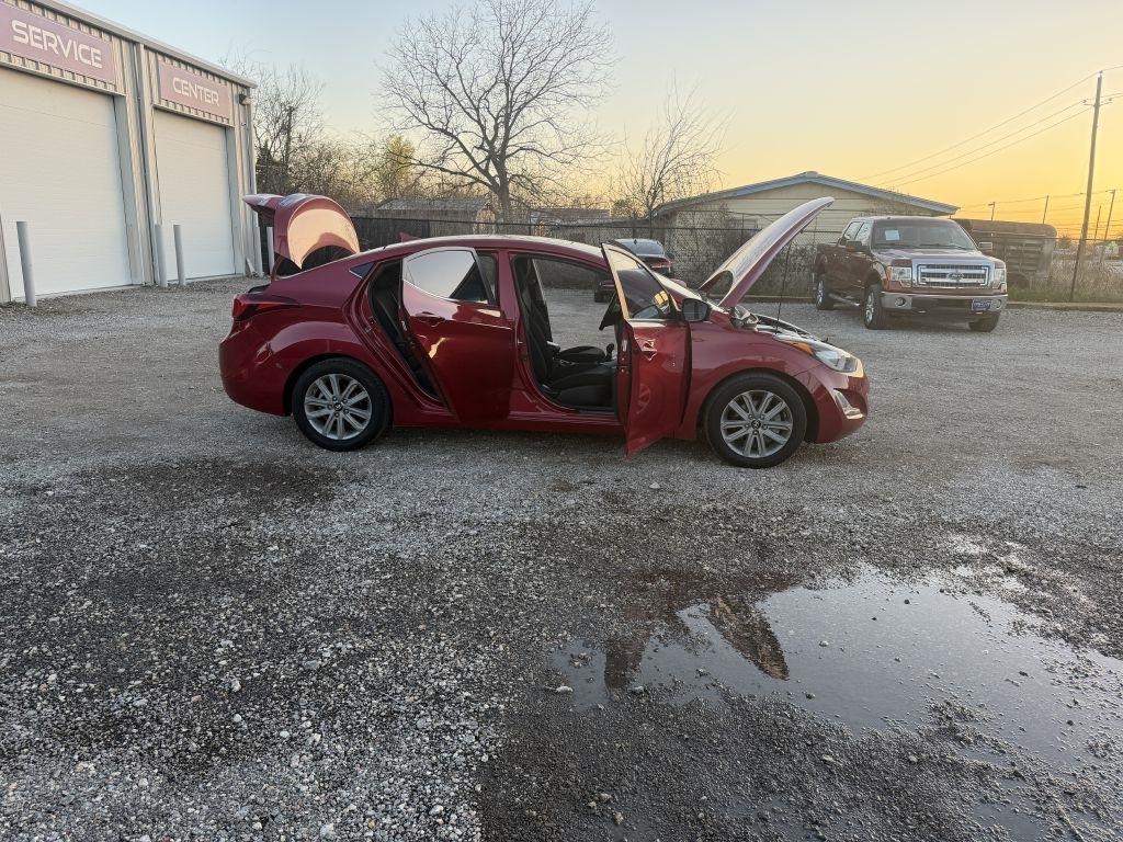 Hyundai Elantra SE 6AT 2015