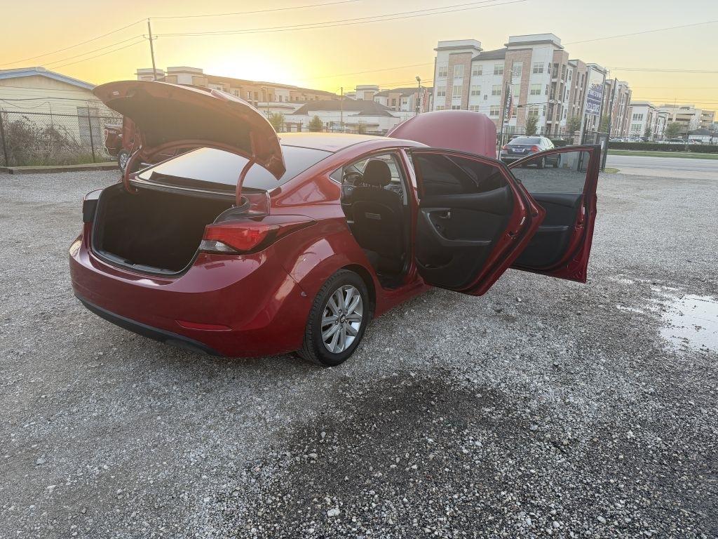 Hyundai Elantra SE 6AT 2015