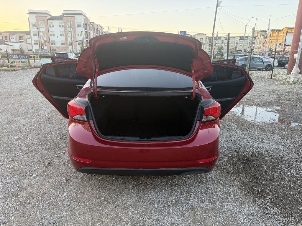 Hyundai Elantra SE 6AT 2015