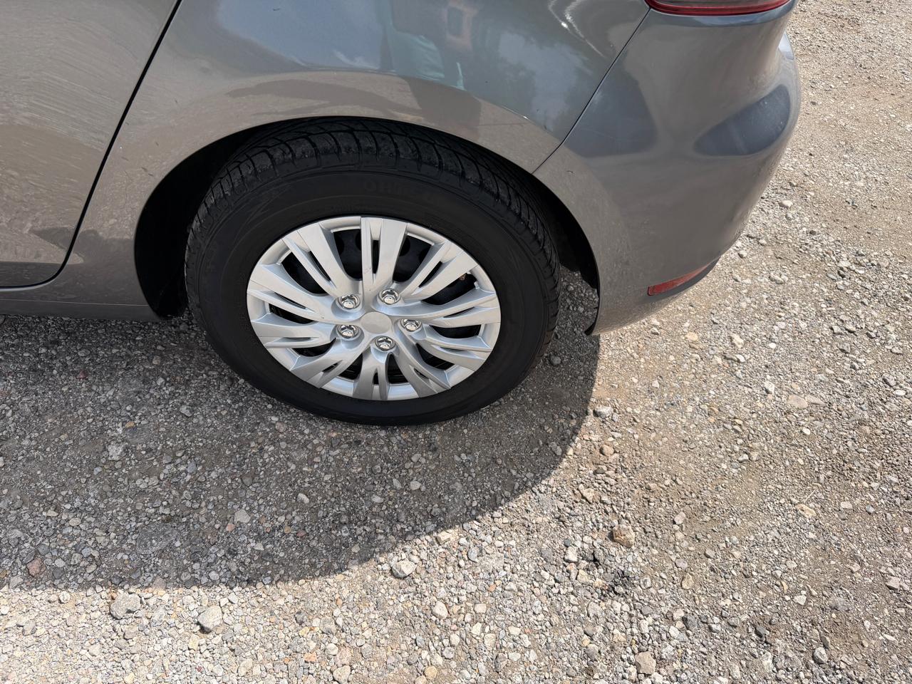 Volkswagen Golf 2.5L 4-Door 2012