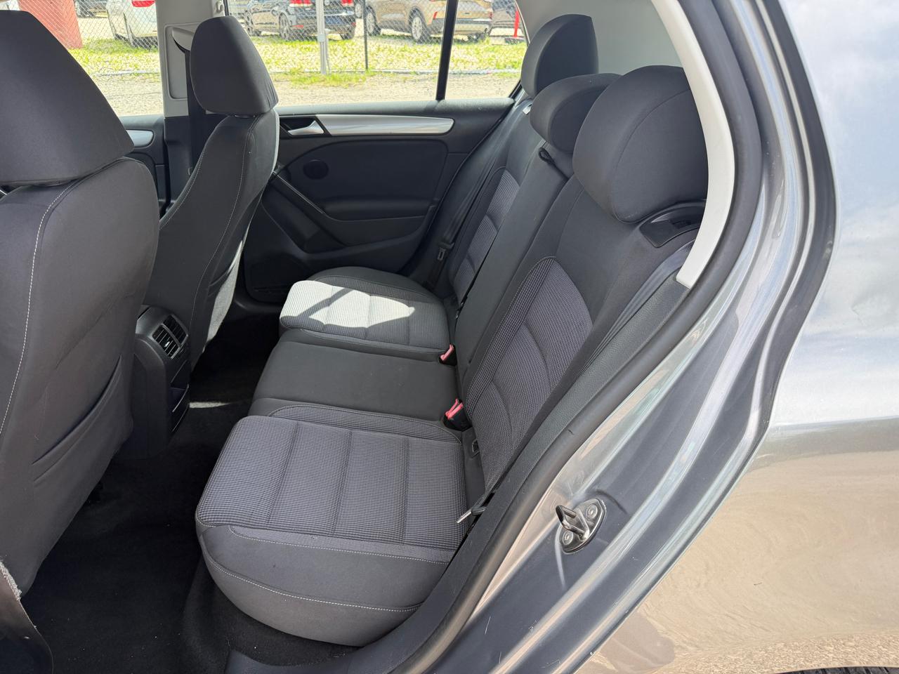 Volkswagen Golf 2.5L 4-Door 2012