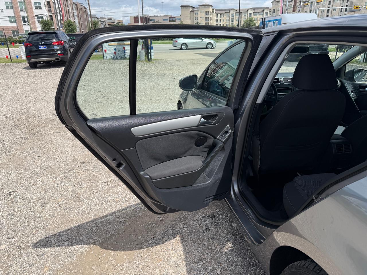 Volkswagen Golf 2.5L 4-Door 2012