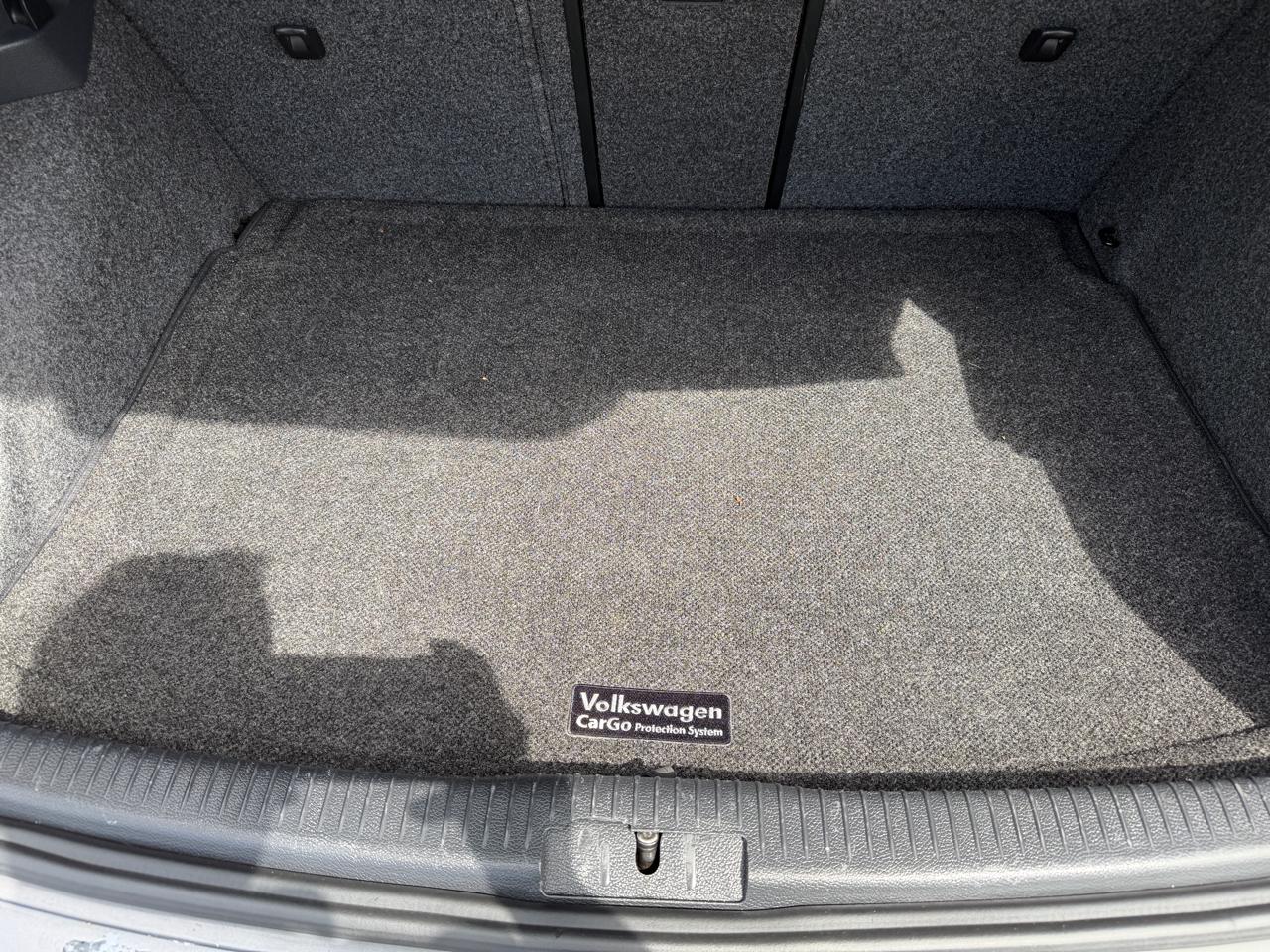 Volkswagen Golf 2.5L 4-Door 2012