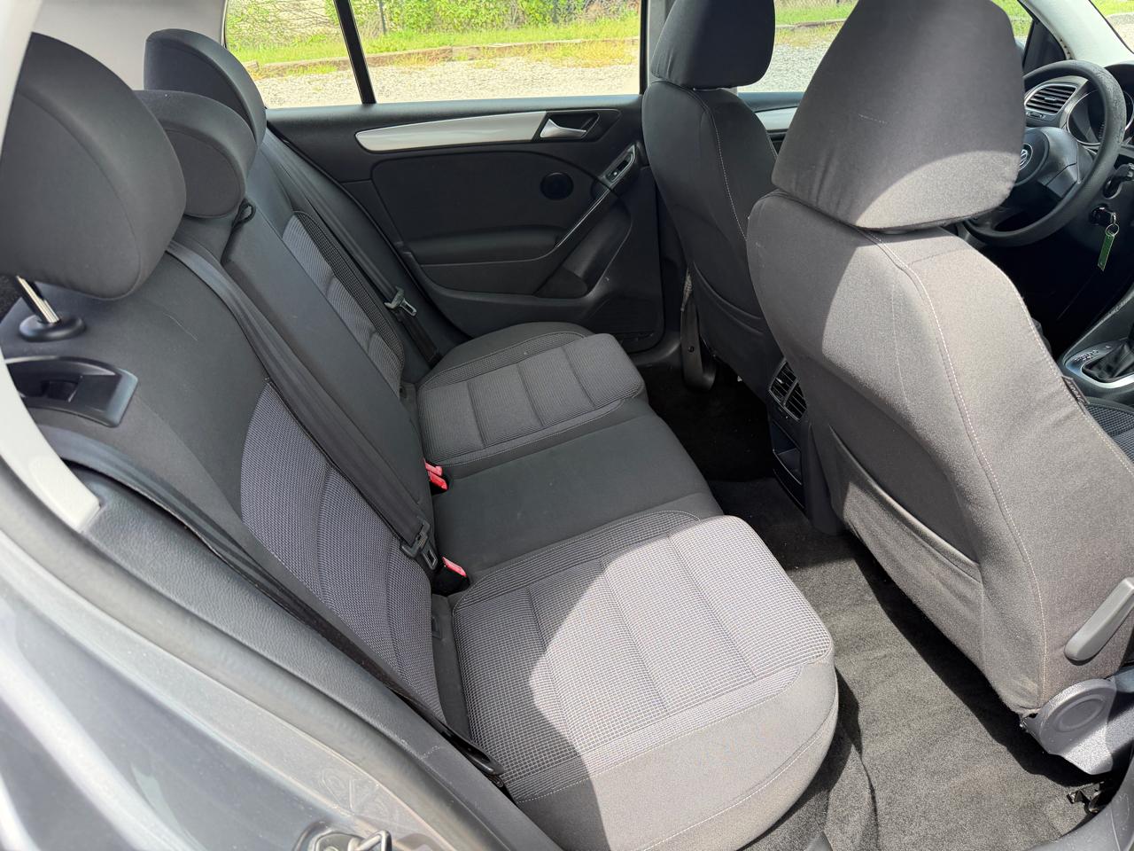 Volkswagen Golf 2.5L 4-Door 2012