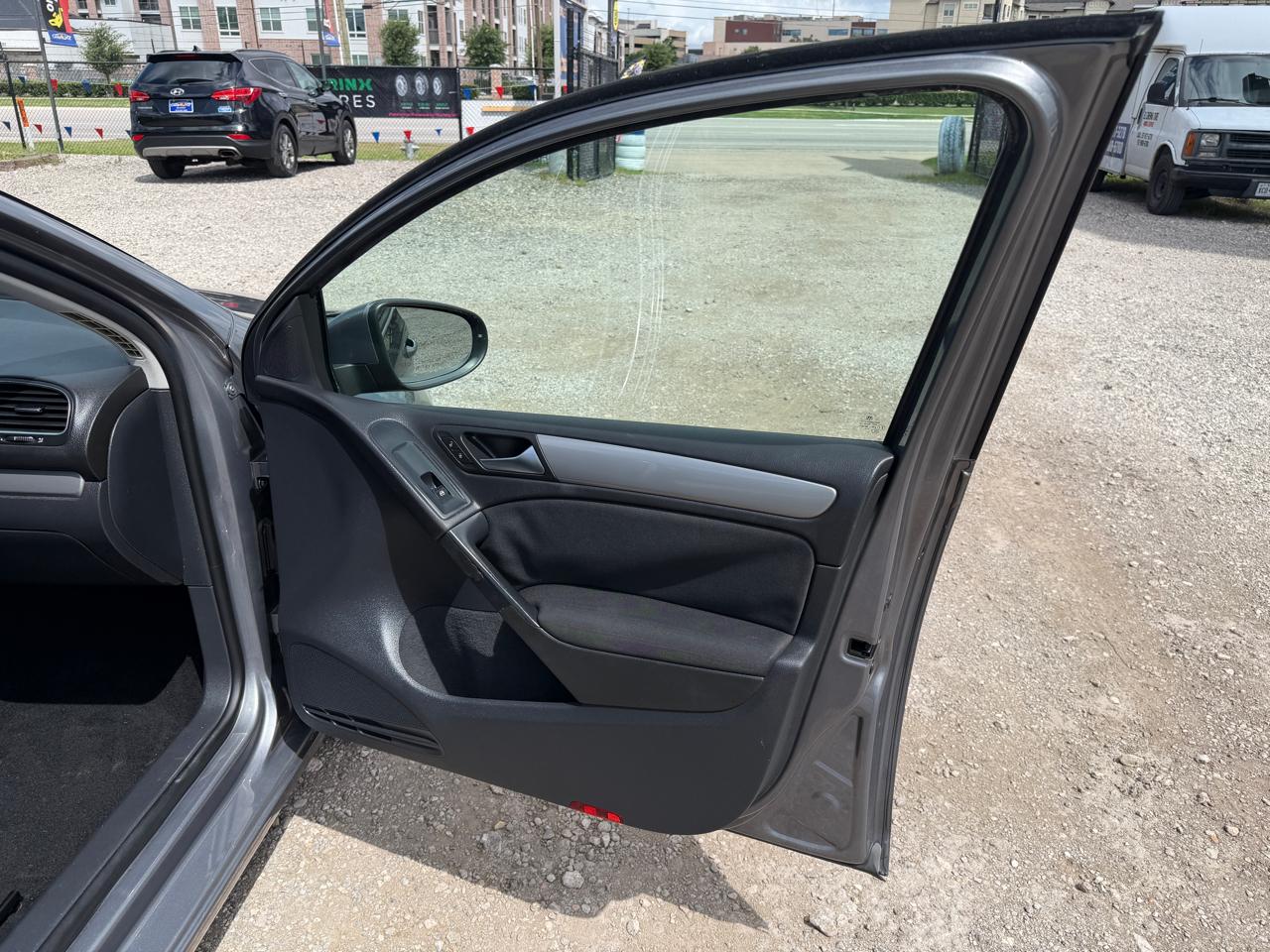 Volkswagen Golf 2.5L 4-Door 2012