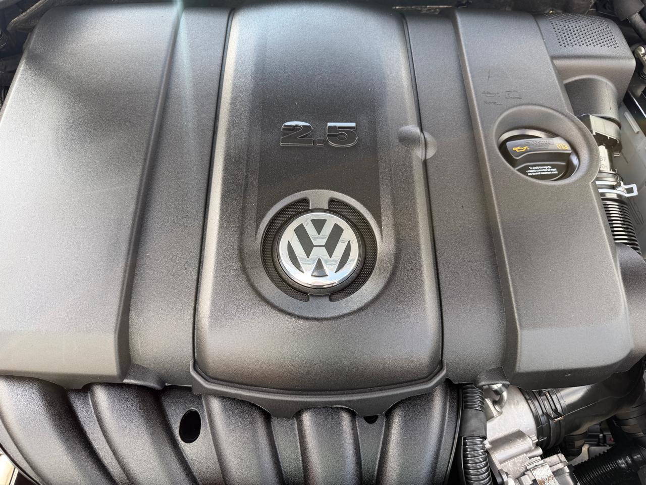 Volkswagen Golf 2.5L 4-Door 2012