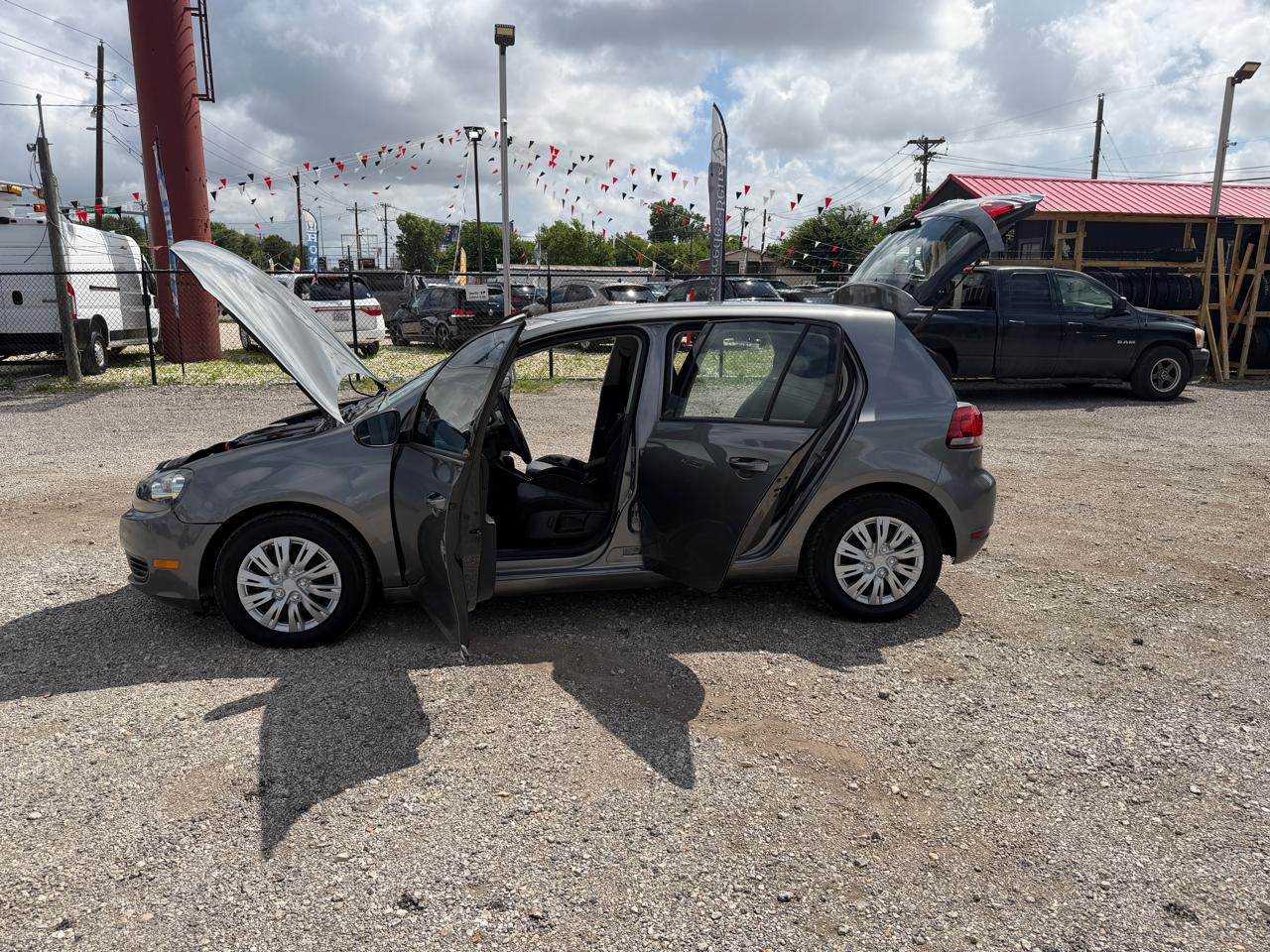 Volkswagen Golf 2.5L 4-Door 2012