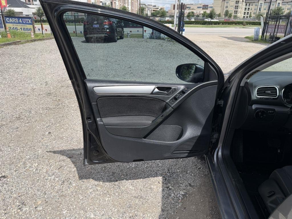 Volkswagen Golf 2.5L 4-Door 2012