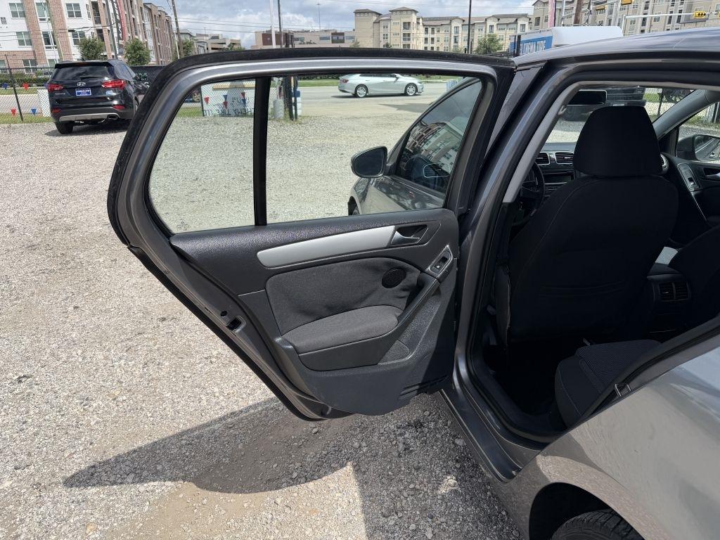 Volkswagen Golf 2.5L 4-Door 2012